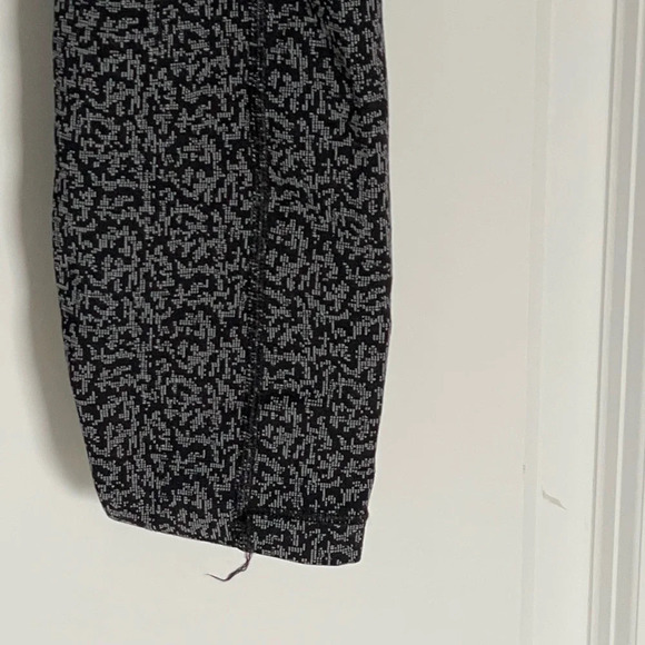 Athleta Ultimate Stash Pocket Textured 7/8 Tight - 29293 - Picture 7 of 16